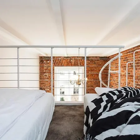 Studio With Entresol In The Old Town Apartment *